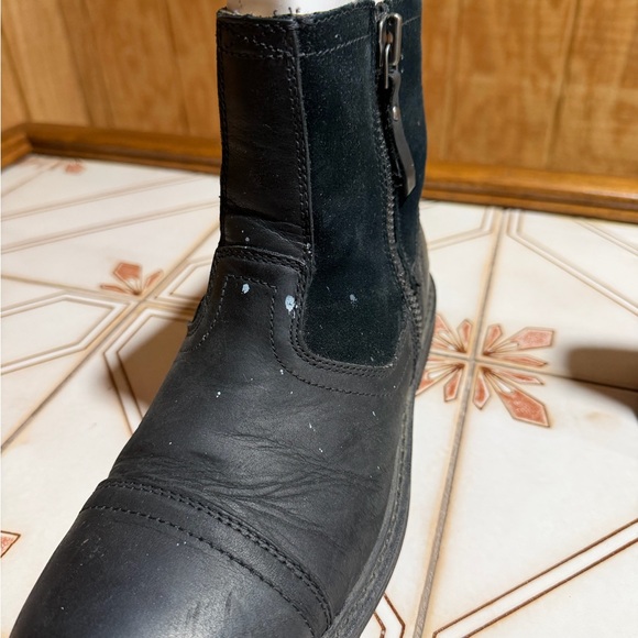 UGG Men's Black Dalvin Leather & Suede Boots - Picture 8 of 11